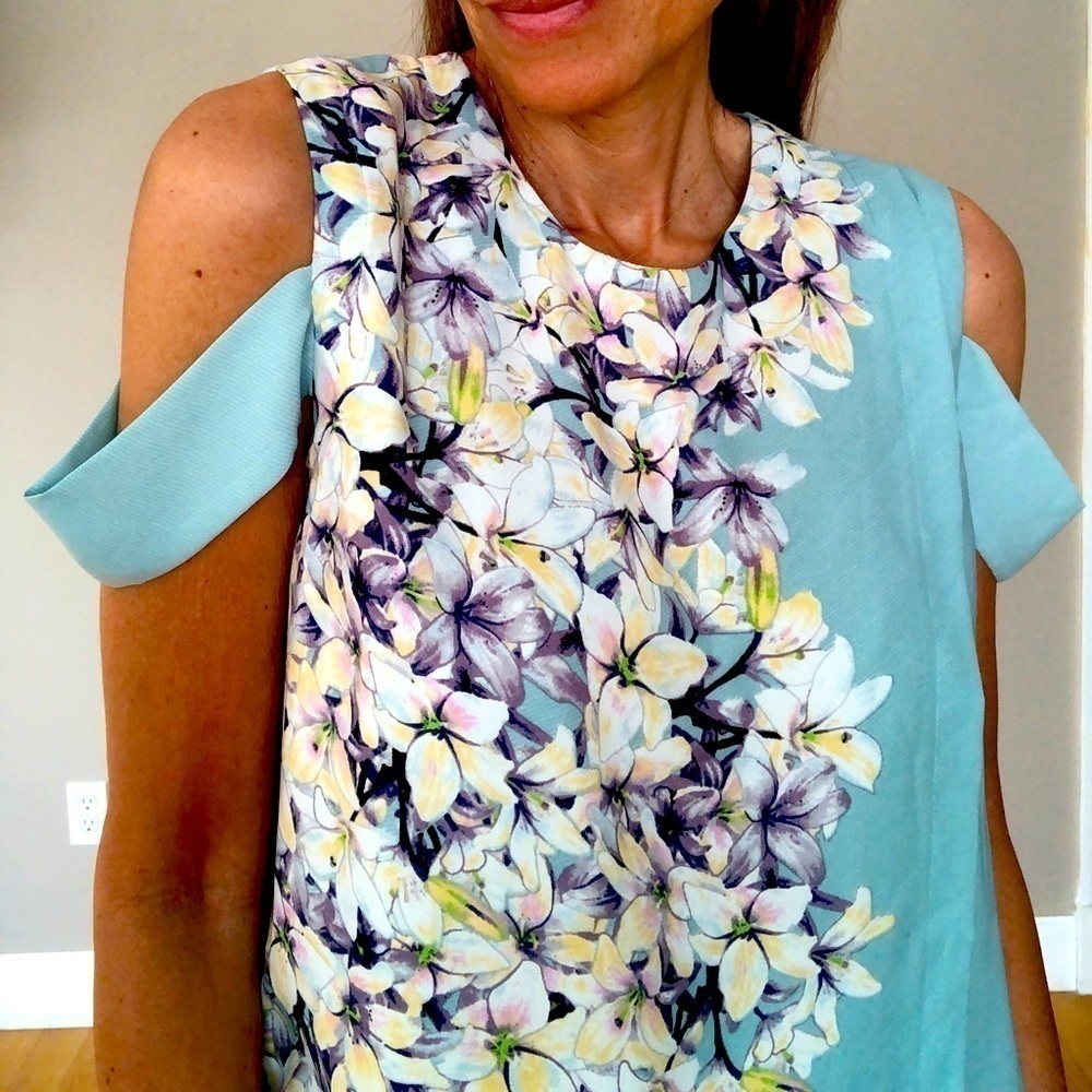 Bcbg MaxAzria floral aqua asymmetrical blouse size small
